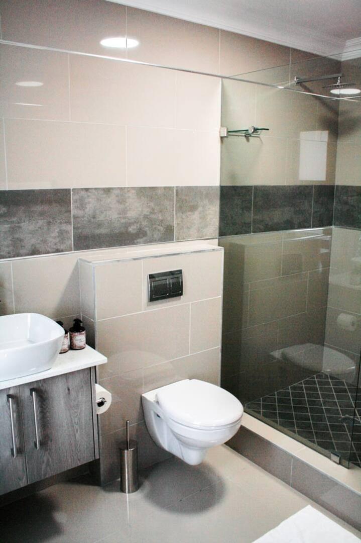 7 Bedroom Property for Sale in Sandbaai Western Cape